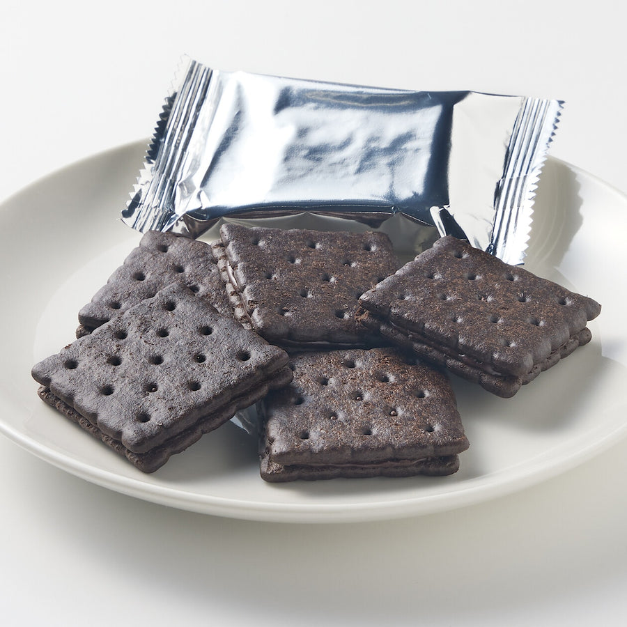 Salted Cocoa Cracker with Chocolate Cream