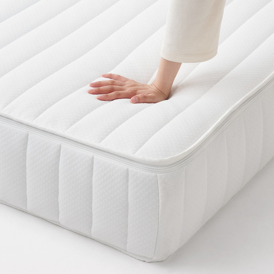 Easy-to-turn-over mattress High density pocket coil