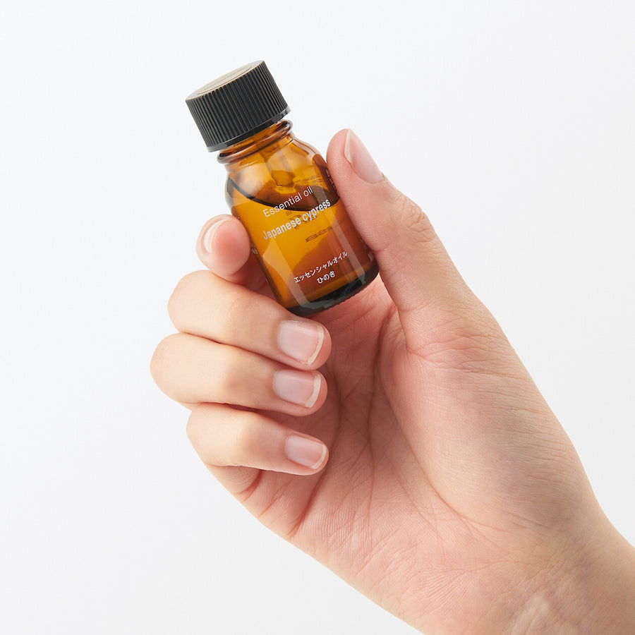 Essential oil Japanese cypress