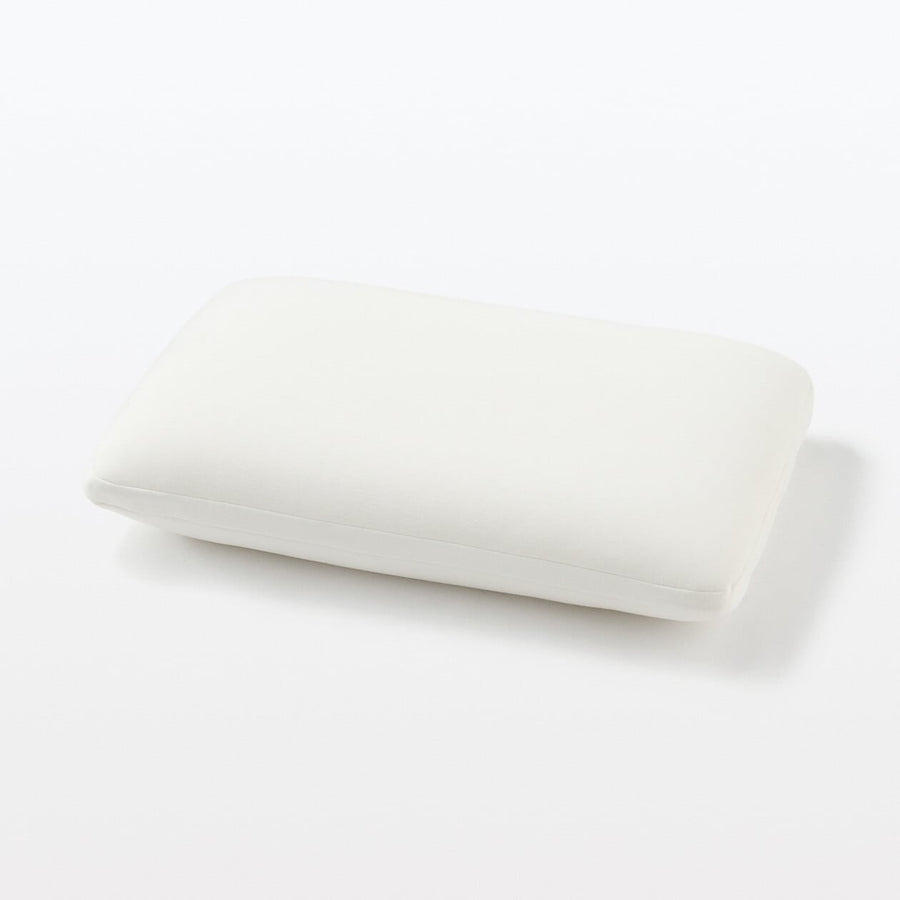 PILLOW WITH WASHABLE COVER