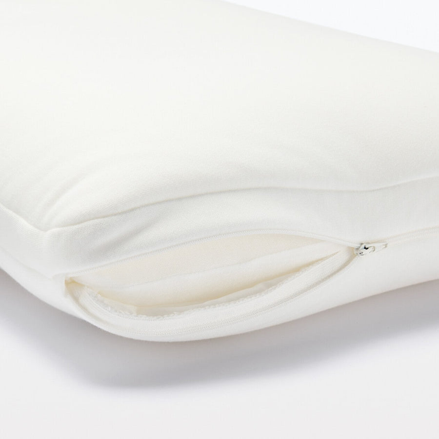 PILLOW WITH WASHABLE COVER