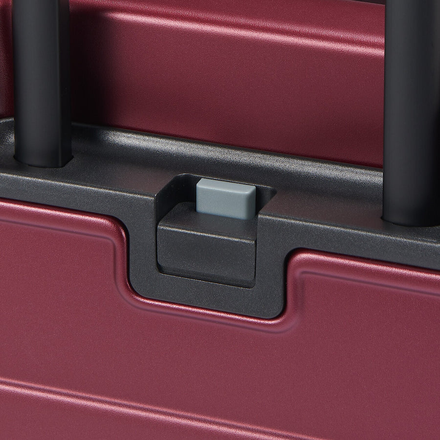 Hard Shell Suitcase - 75L (71.5cm)