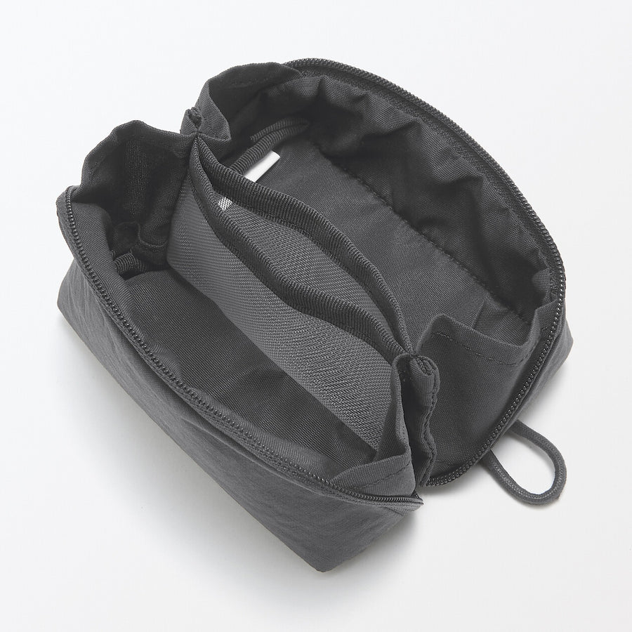 Wrinkled nylon Wide-opening pouch