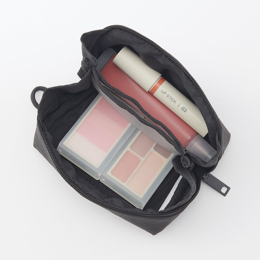 Wrinkled nylon Wide-opening pouch