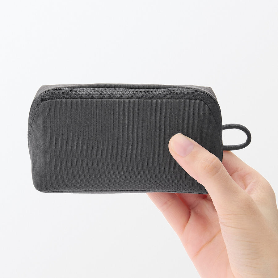 Wrinkled nylon Wide-opening pouch