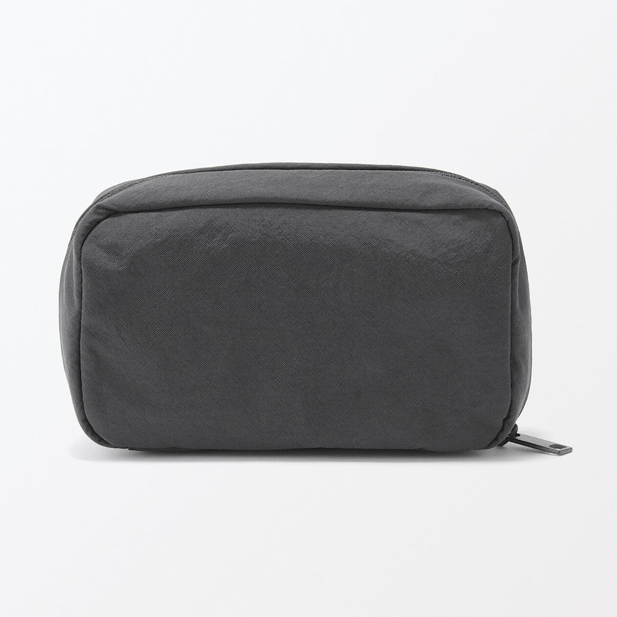 Wrinkled nylon Wide-opening pouch