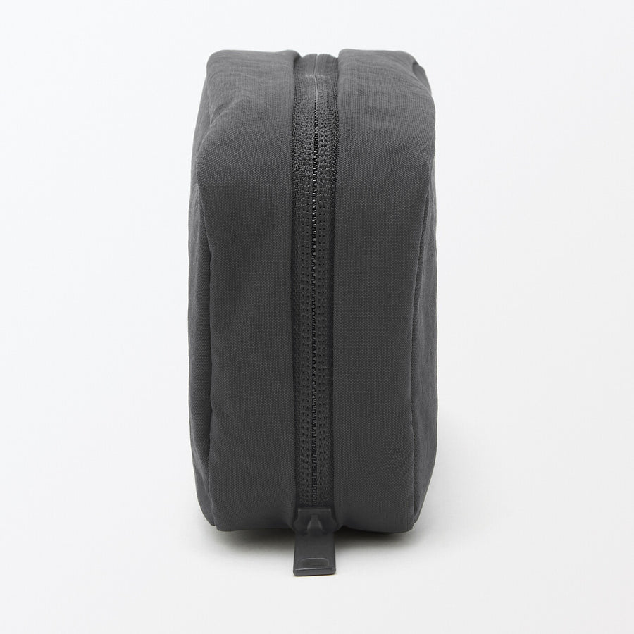 Wrinkled nylon Wide-opening pouch