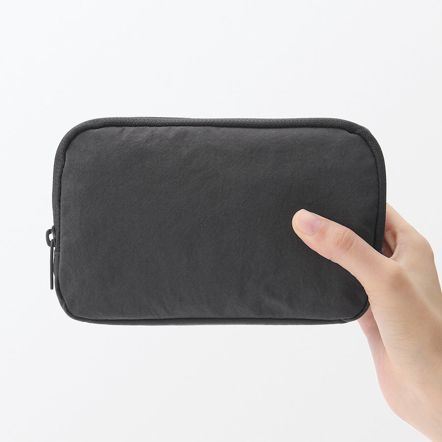 Wrinkled nylon Wide-opening pouch