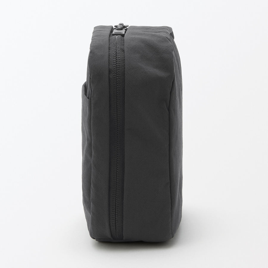 Wrinkled nylon Wide-opening square pouch