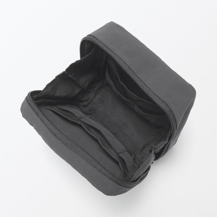 Wrinkled nylon Wide-opening square pouch