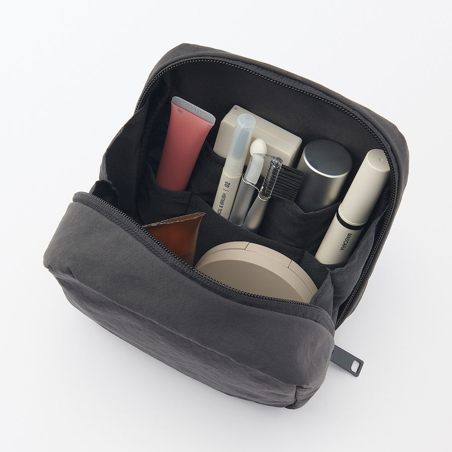 Wrinkled nylon Wide-opening square pouch