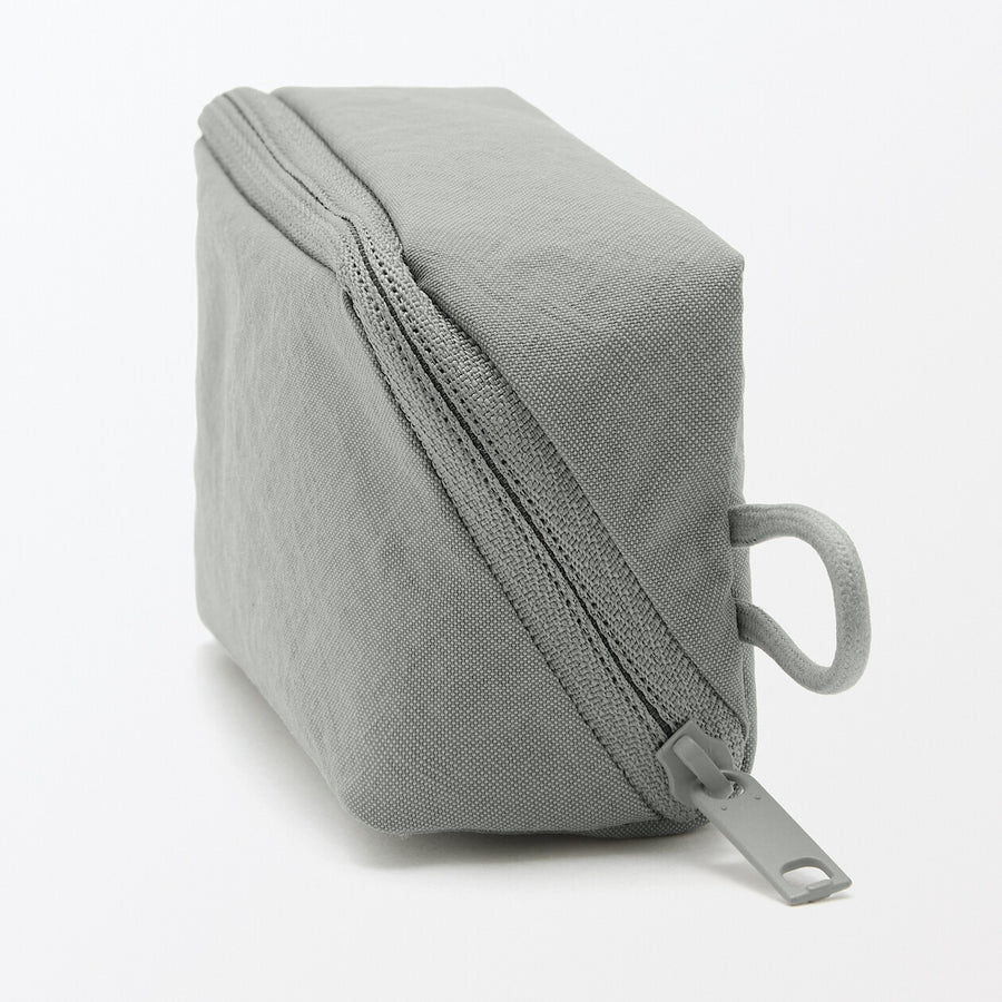 Wrinkled nylon Wide-opening pouch