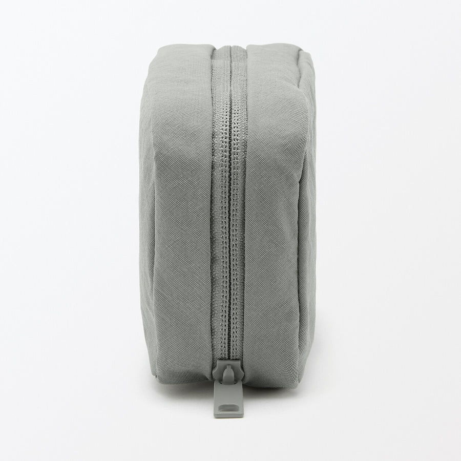 Wrinkled nylon Wide-opening pouch