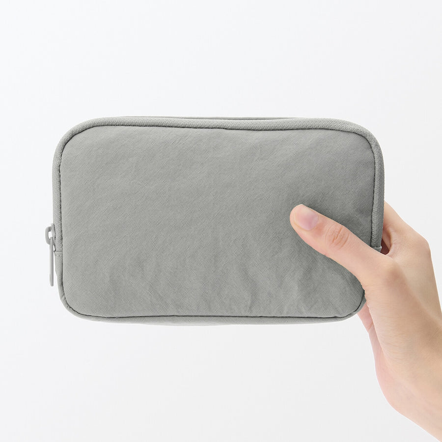 Wrinkled nylon Wide-opening pouch