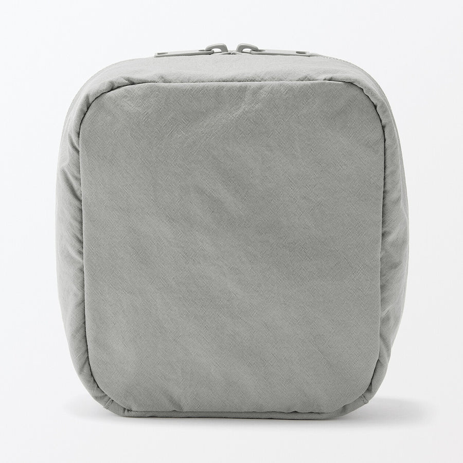 Wrinkled nylon Wide-opening square pouch
