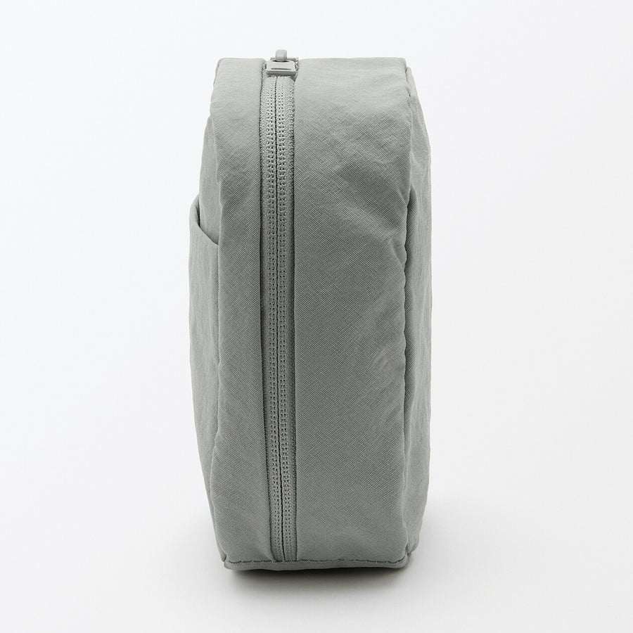Wrinkled nylon Wide-opening square pouch