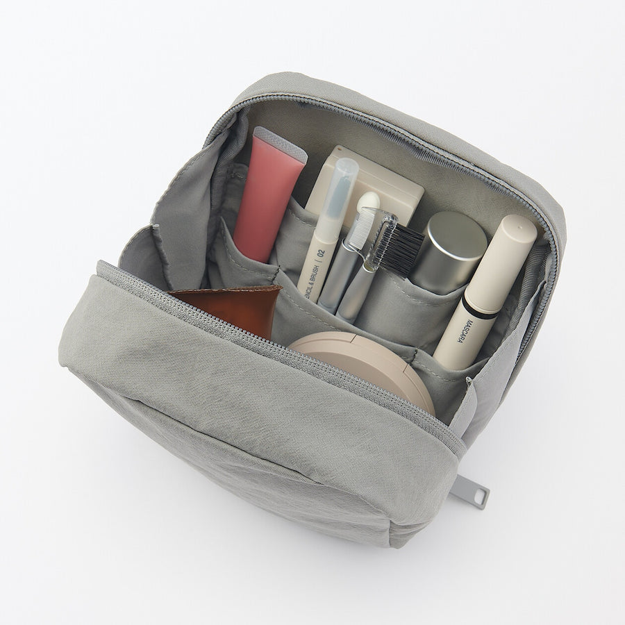 Wrinkled nylon Wide-opening square pouch