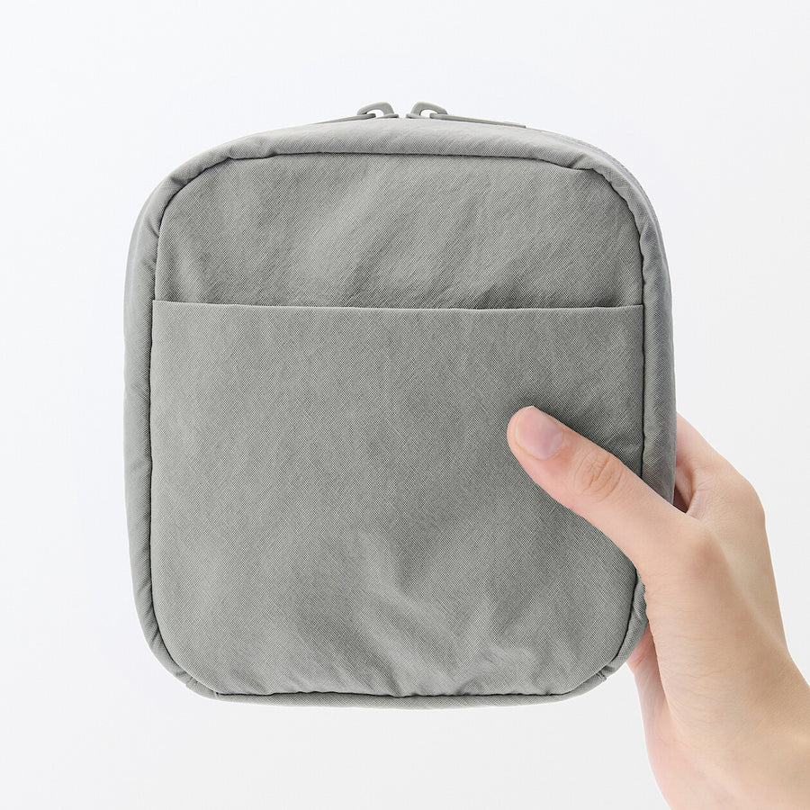 Wrinkled nylon Wide-opening square pouch