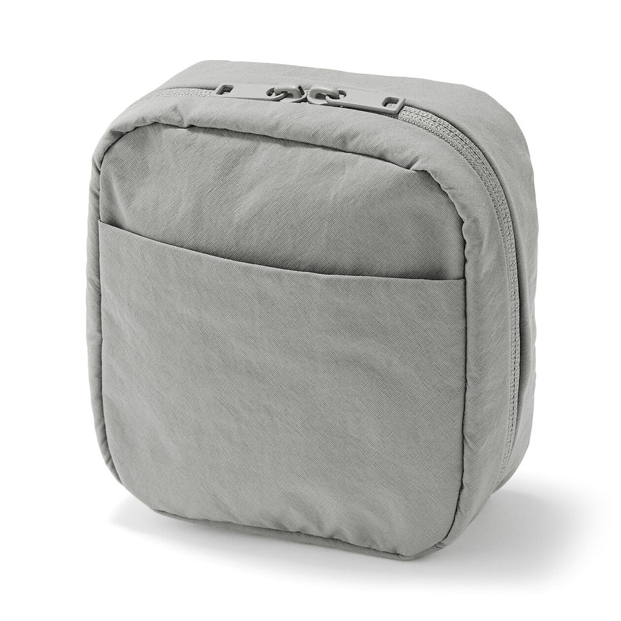 Wrinkled nylon Wide-opening square pouch