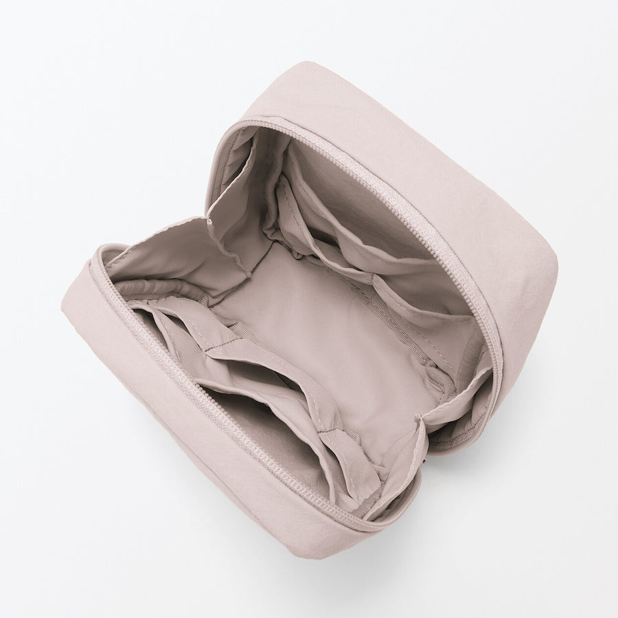 Wrinkled nylon Wide-opening square pouch