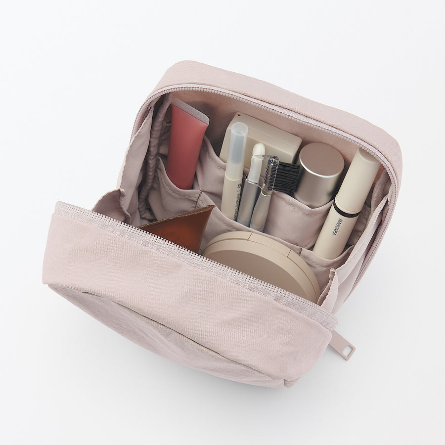 Wrinkled nylon Wide-opening square pouch