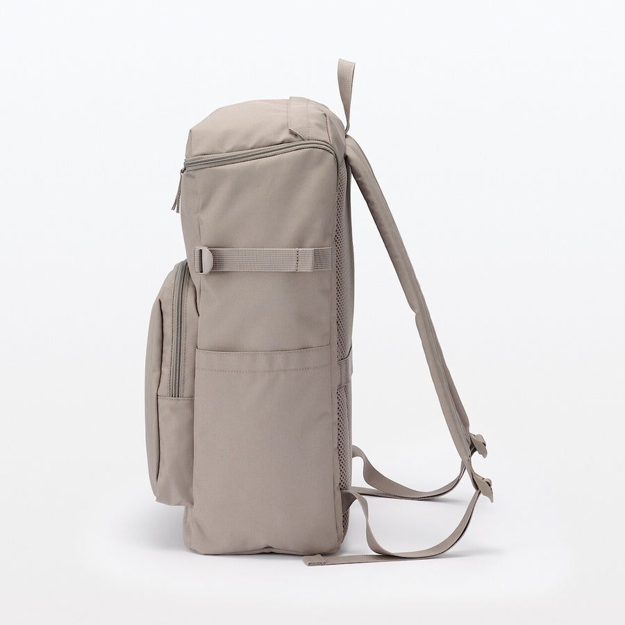 Fatigue reduction water repellent toploader backpackBlack