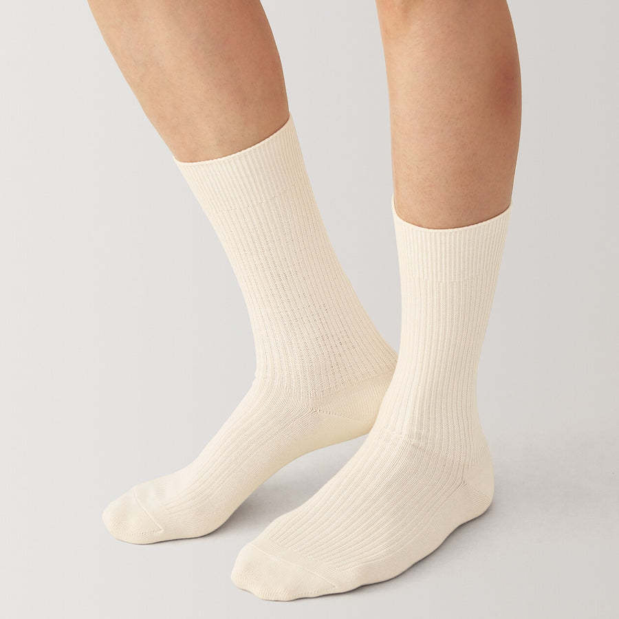 M's right angle ribbed socksOff White23-25cm (AU W 4-6 / M 4.5-6.5)
