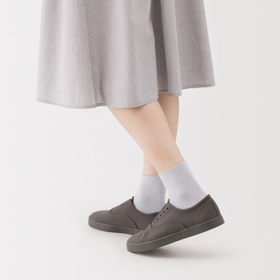 Right Angle Rayon Blend Loose Top Short Socks
